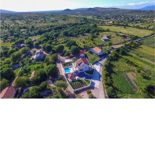 Cozy Home In Unesic With Sauna