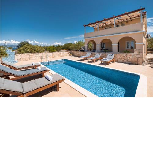 Cozy Home In Vela Luka With Outdoor Swimming Pool