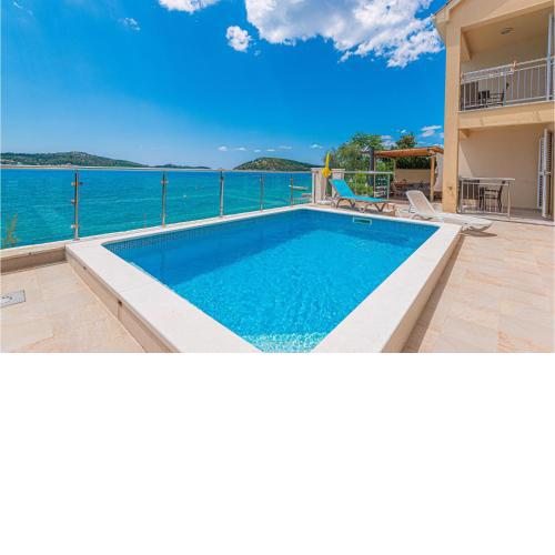 Cozy Home In Zatoglav With Outdoor Swimming Pool
