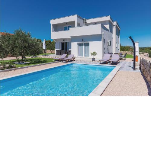 Cozy Home In Zaton With Outdoor Swimming Pool
