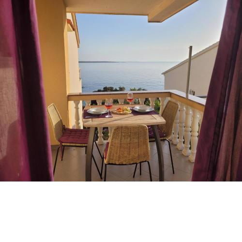 Cozy seaside family apartment Iris in Mandre