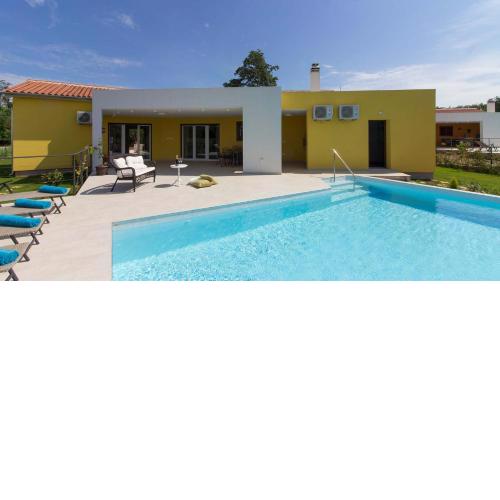 Cozy villa Limone with private pool and jacuzzi near Pula