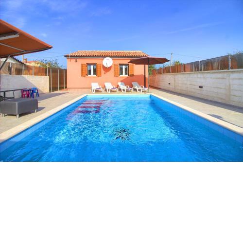 Cozy villa Loborika with private pool near Pula