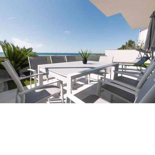 Crowonder Beachfront Reiterer Villa V3 with Jacuzzi 30 meters from the Beach