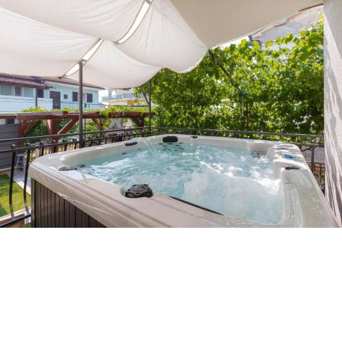 Cukerina apartment with Whirpool & Sauna