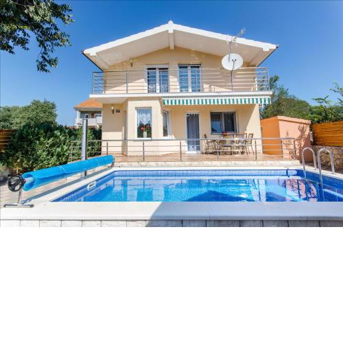 Dalmatian village charm - spacious villa with pool near Trogir