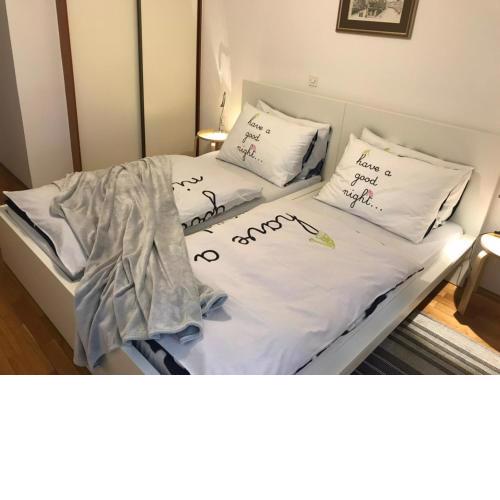 Deluxe Apartment Dora with a private parking, terrace and see view