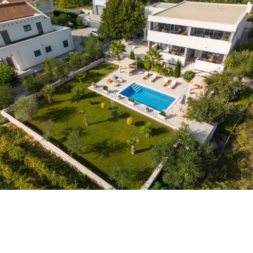 Deluxe double room with sauna and pool