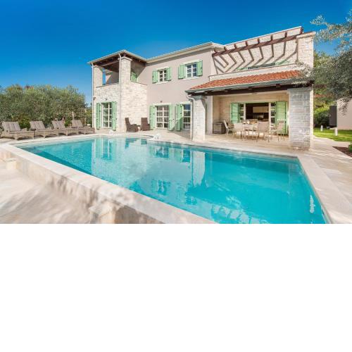 Design and Luxury Villa with Pool