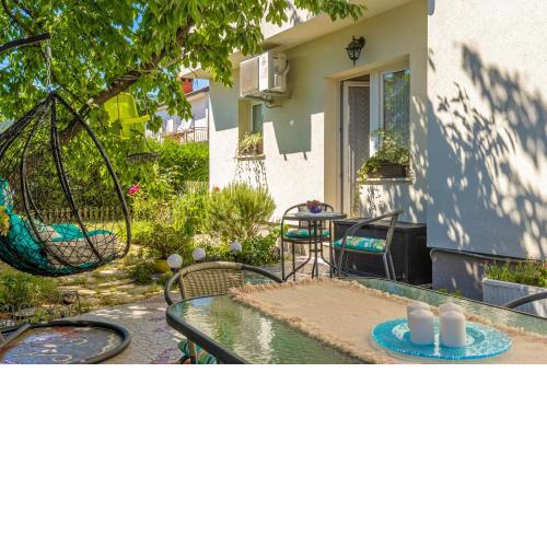 Dog Friendly Home M - Happy Rentals