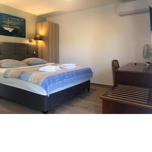 Double room with bathroom, WiFi, airco, parking, washing machine, grill