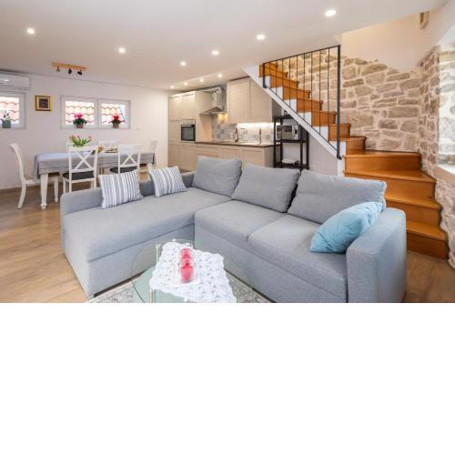 Downtown Maisonette