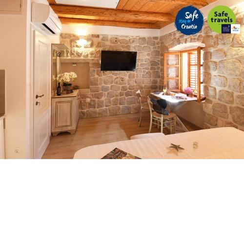 Dubrovnik Throne Suite IV