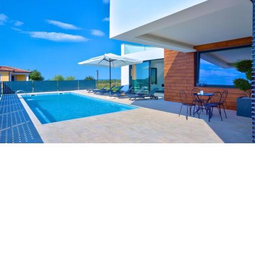 Eco-friendly Villa Aria with a pool and a party room