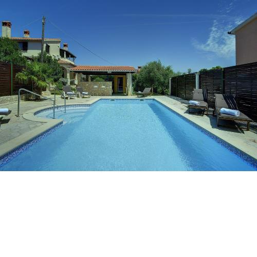 Einzigartige Villa nur 1 km bis zum Strand mit privatem Pool, BBQ, Klima, WLAN