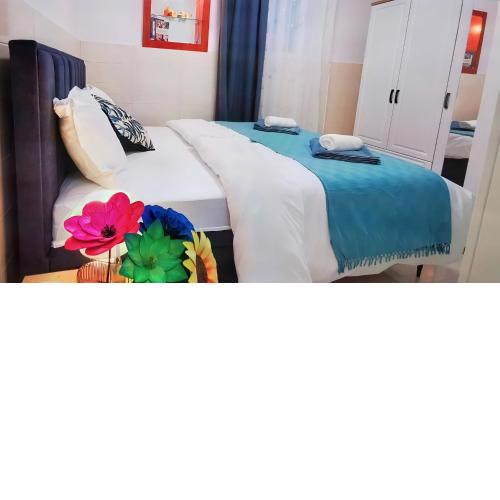 Elegance Suite - "100m from the Beach with Free Parking and Garden"