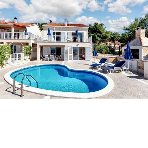 Elegant Villa in Brač with Private Pool