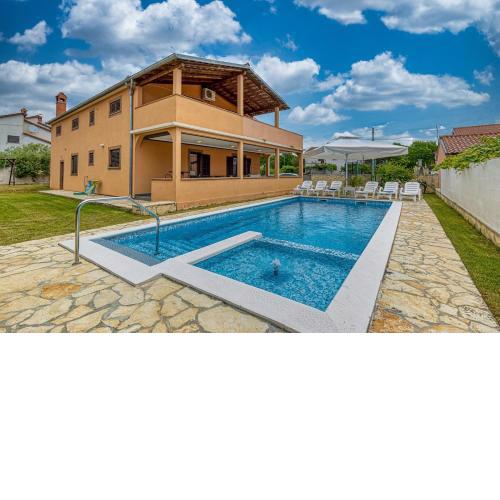 Emanuela with Private Pool
