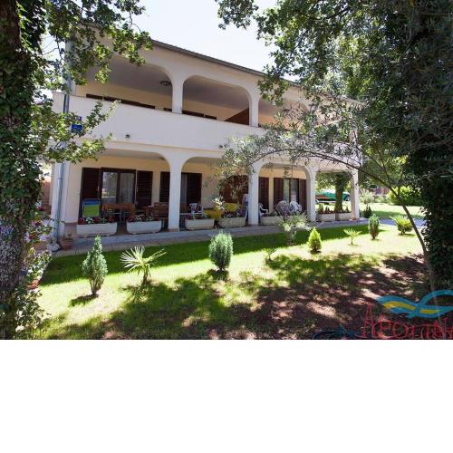 Entising Apartment in Vantacici amid the Sea