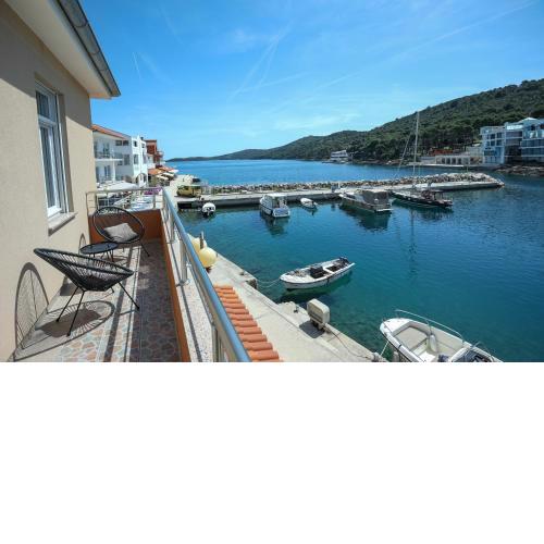 Exceptional Apartment Juniper, FIRST ROW TO THE SEA