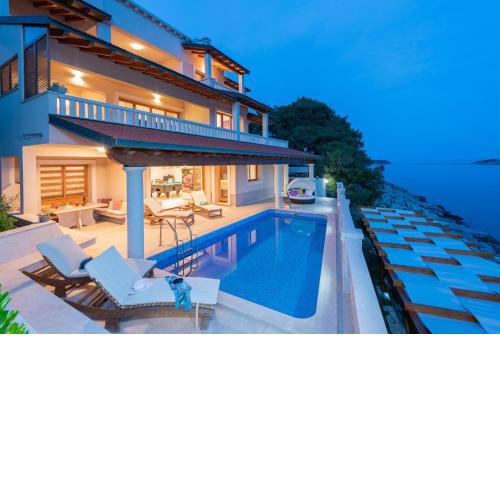 Exceptional Beachfront Holiday Villa on Korčula Island