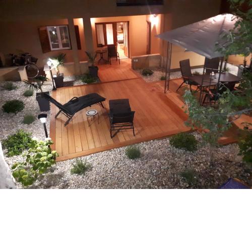 Exclusive city center apartment with garden