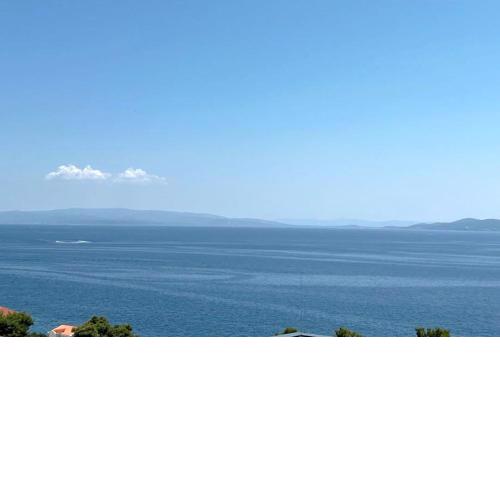 Exclusive penthouse on 100 square only 70 m from the sea