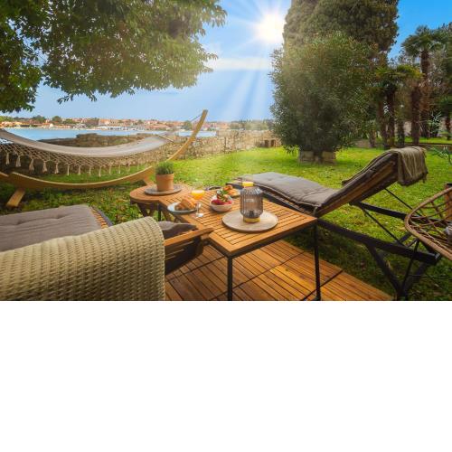 Exclusive Seafront Bacchus Apartment
