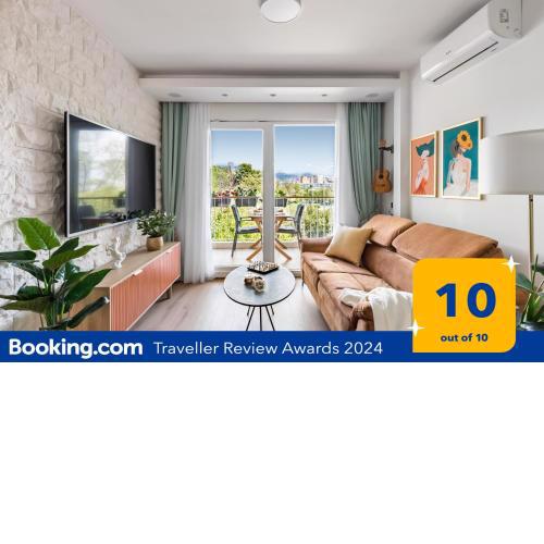 Exquisite Couples Delight with free bikes & parking