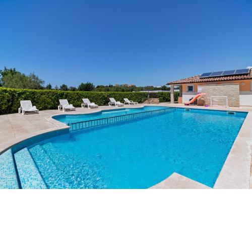 Exquisite Mobile Home in Banjole with Garden