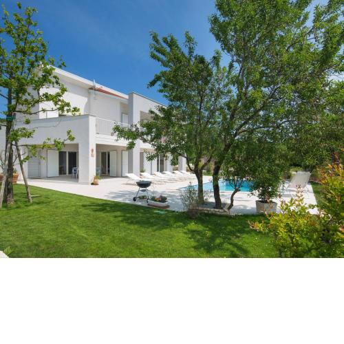 Exquisite Villa in Stani ovi with Swimming Pool