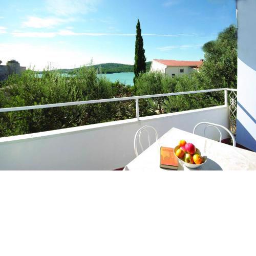 Family Apartment in Tisno 65 m² Near Beach 6 Ppl
