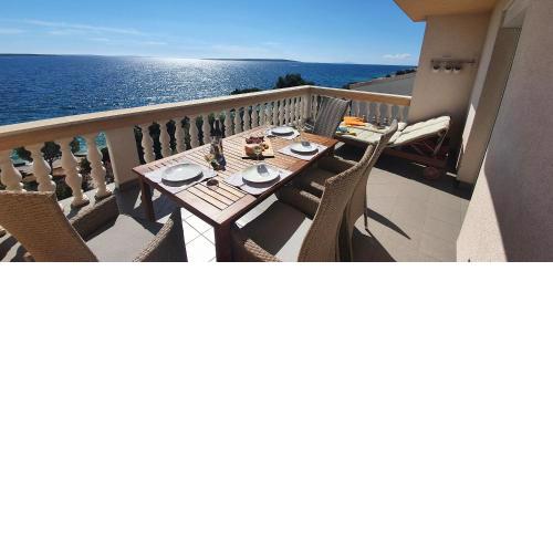 Family Apartments Iris 20m from the beach, in Mandre