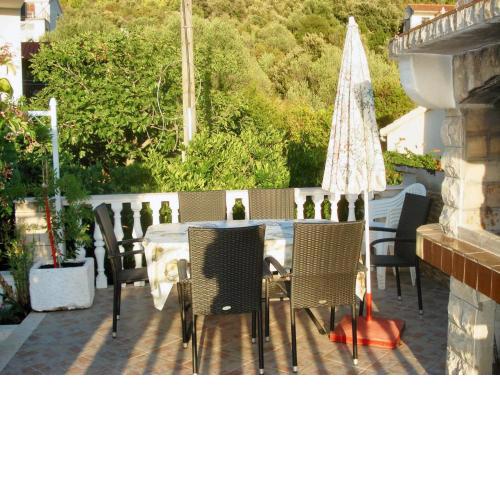 Family-friendly apartment with parking in Vinišće, 100 m²