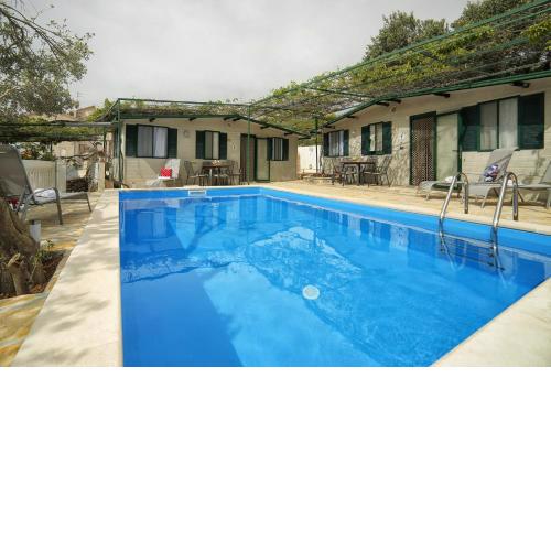 Family friendly apartments with a swimming pool Bol, Brac - 13364