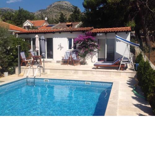 Family friendly apartments with a swimming pool Bol, Brac - 14379