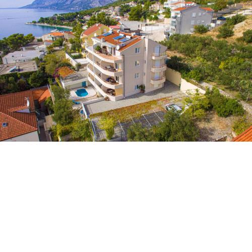 Family friendly apartments with a swimming pool Brela, Makarska - 20066