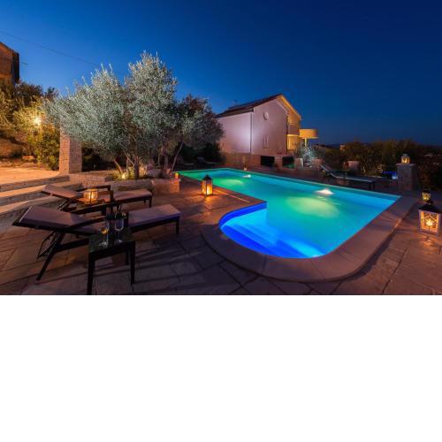 Family friendly apartments with a swimming pool Murter - 16655