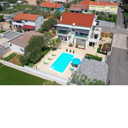 Family friendly apartments with a swimming pool Vrsi - Mulo, Zadar - 20732