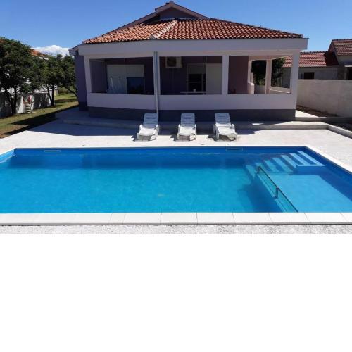 Family friendly house with a swimming pool Smilcic, Zadar - 16191