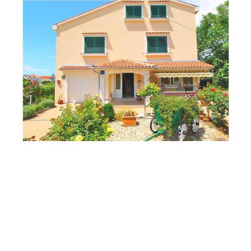 Fantastic holiday with small children - 200m from beach