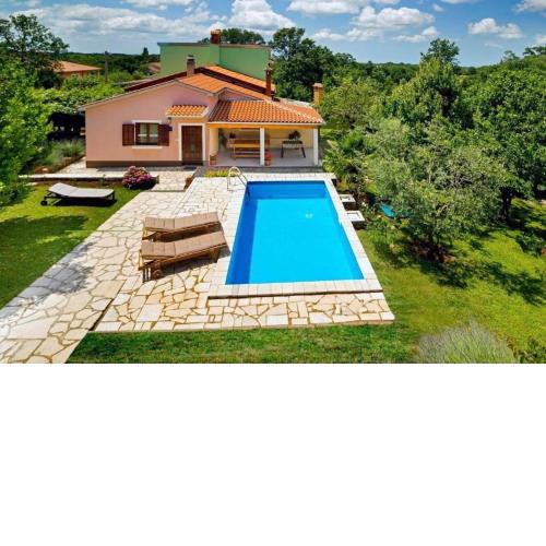 Ferienhaus in Modrušani mit Großem Garten