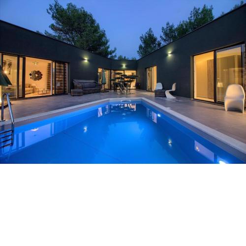 Ferienhaus mit Privatpool für 10 Personen ca 180 qm in Medulin, Istrien Südküste von Istrien