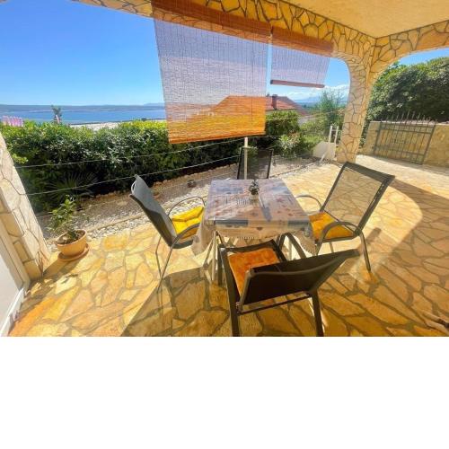 Ferienwohnung in Dramalj mit Terrasse und Meerblick