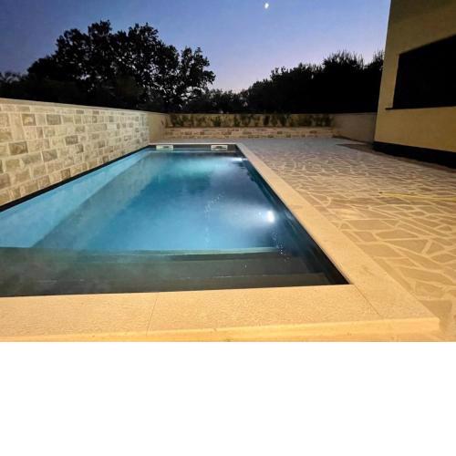 Ferienwohnung mit beheiztem Pool, 60 m vom Strand