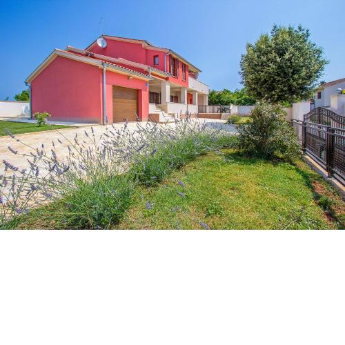 Ferienwohnung nur 500 Meter bis zum Kieselstrand mit Küche, Klima, WLAN, Haustiere erlaubt