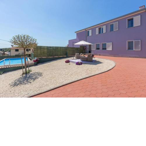 Figaro Vrsar with Pool and Garden for 4 Persons