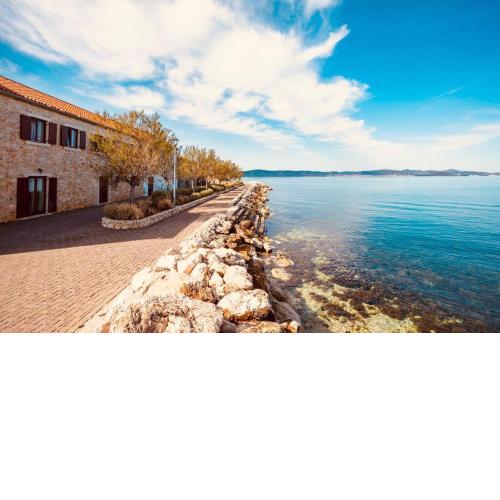FIRST ROW BY THE SEA Apartment