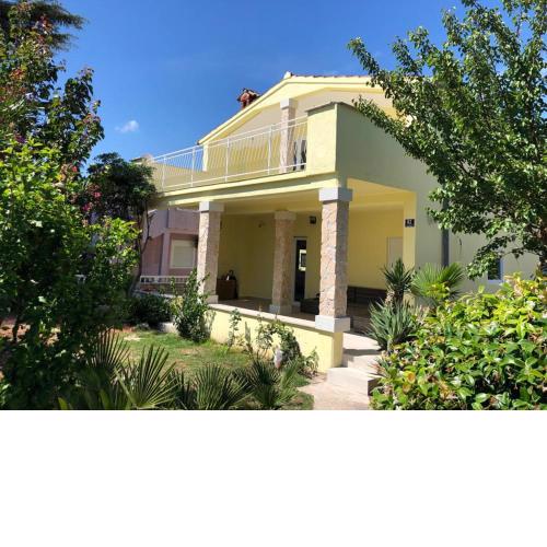 Five bedroom house near sandy beach Villa Major