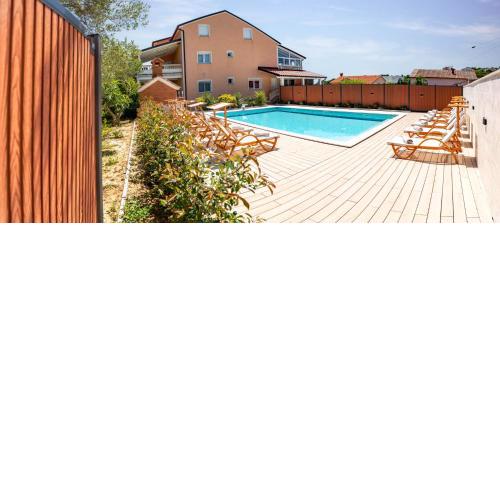 Foric Apartments With Outdoor Heated Pool